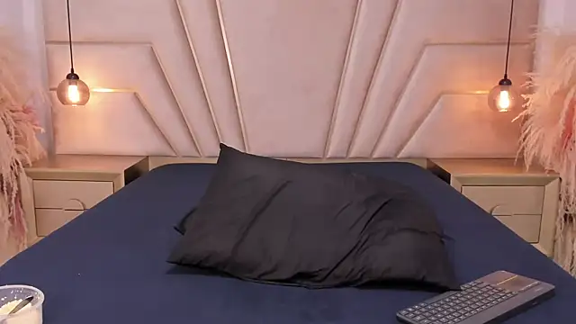 MaroxCute live sex cam