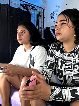 1lovelygirls live sex cam