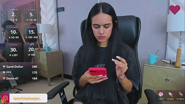 ChloeHarper_'s cam snapshot