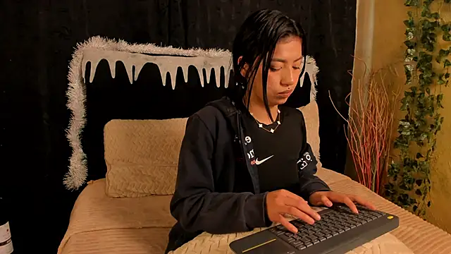 Tiffany_Nm's cam snapshot