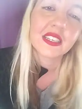 Mllesha74000 live sex cam