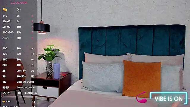 Luna18Pink's cam snapshot