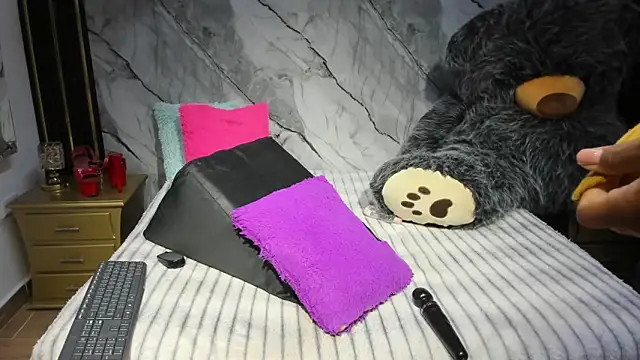 Niyirey1's cam snapshot