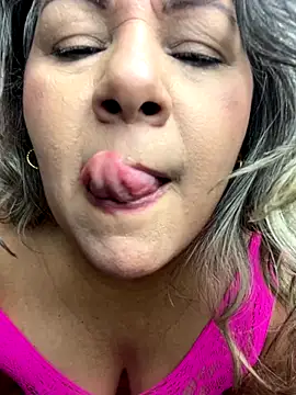 Lucy_Milf_474's cam snapshot