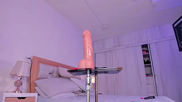 mia_hank's cam snapshot