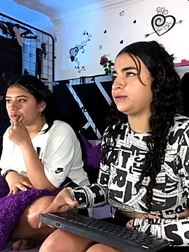 1lovelygirls live sex cam