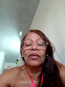 BustyMilf_'s cam snapshot