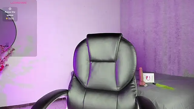 SaraMilf_69's cam snapshot