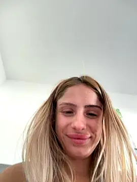 SophieVJ's cam snapshot