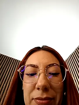 desk_desire's cam snapshot