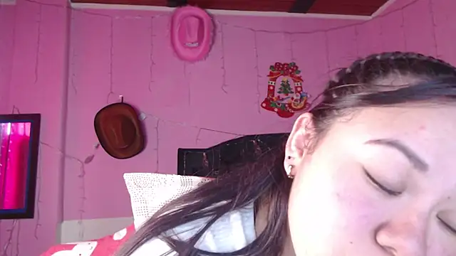 NikkiRous_'s cam snapshot