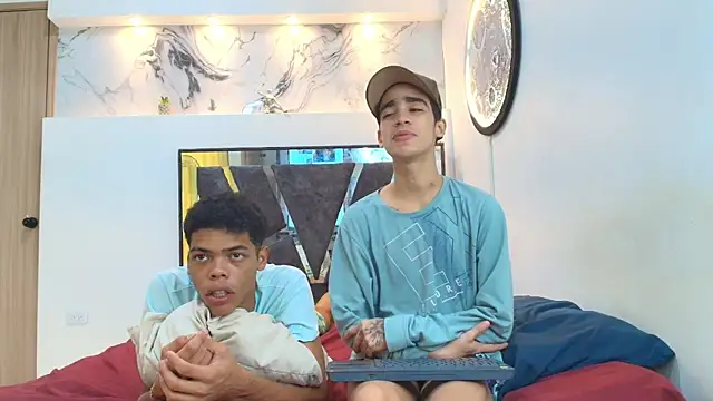 WHITHET_BOYS's cam snapshot