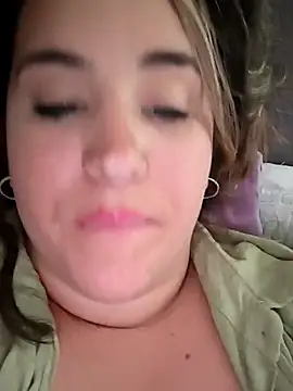 iviiiiiiiiiii's cam snapshot