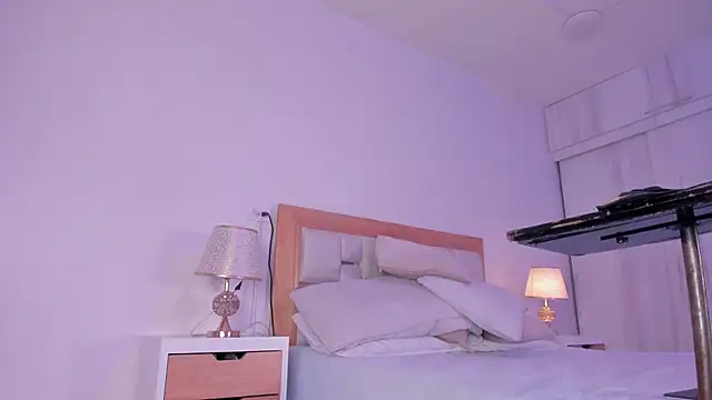 mia_hank's cam snapshot