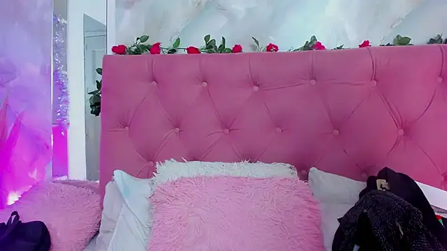 Nicolqueen_'s cam snapshot