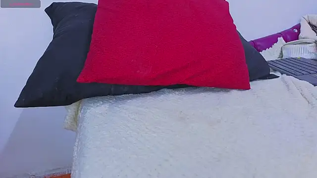 Julieta_horney's cam snapshot