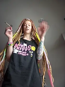 LucidLucy's cam snapshot