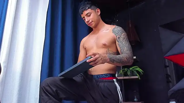 jaze_bradley's cam snapshot