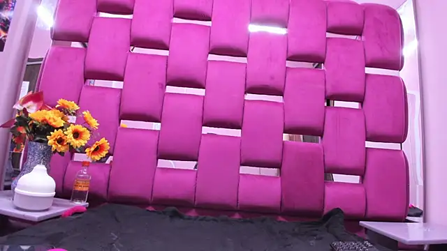 LeilaSmith_'s cam snapshot