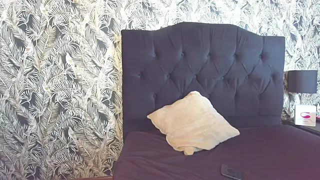 EmiGomez_'s cam snapshot