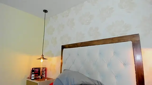 LINZI_LENNOX's cam snapshot