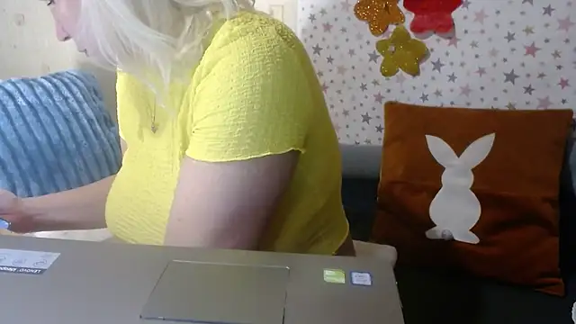 QueenLana's cam snapshot