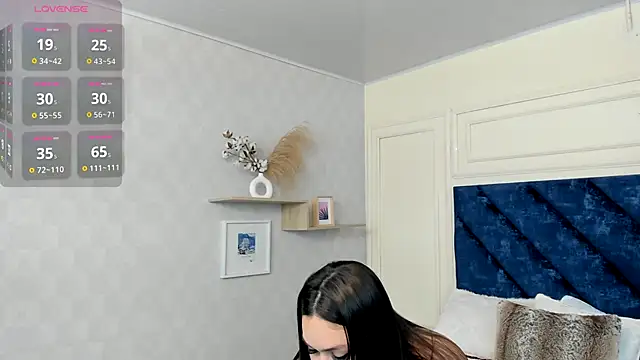 Charlotte_Mayer's cam snapshot