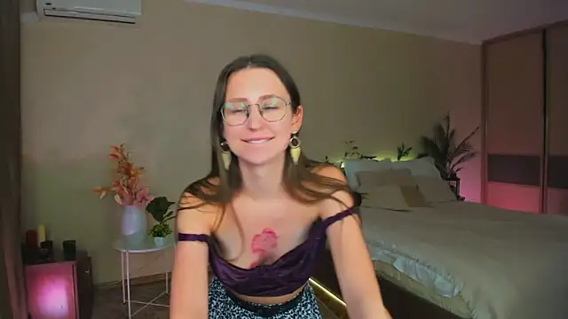 YourLovellyStory's cam snapshot