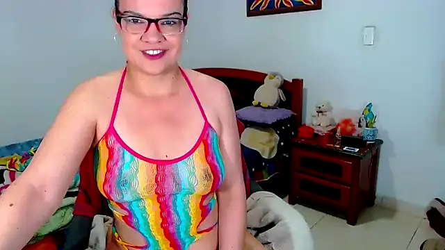 luchiana_hott21's cam snapshot