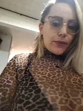 CurvyLust_x's cam snapshot