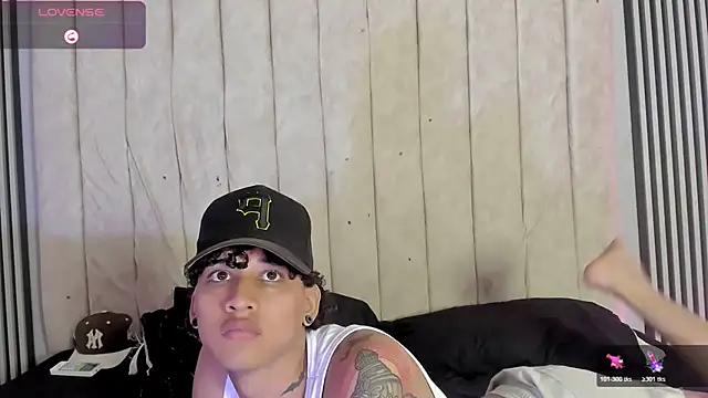 DustinandJordan's cam snapshot