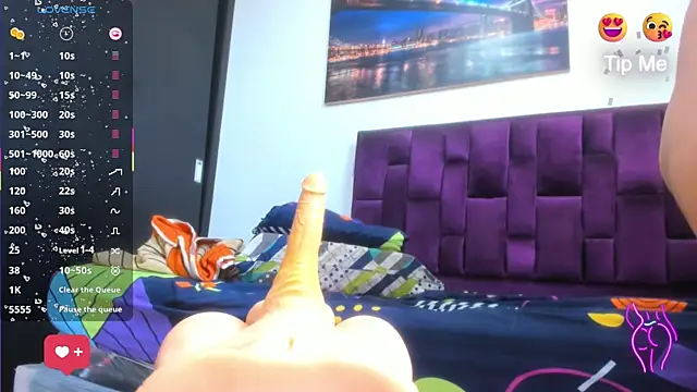 Alicia_Whitee's cam snapshot