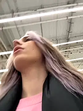 LoraaDoll live sex cam