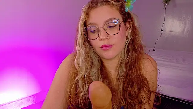 BelaMiller_'s cam snapshot