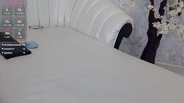 aura_sanders1's cam snapshot