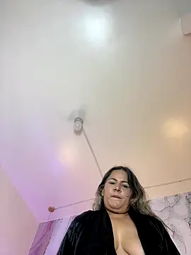 Lucy_Milf_474's cam snapshot