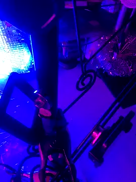 gurlnips live sex cam