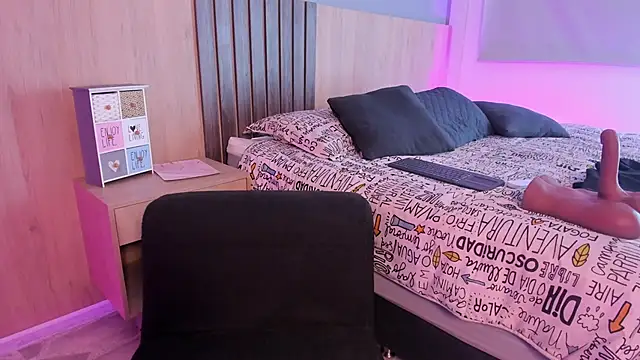 Atenea_Clerk's cam snapshot