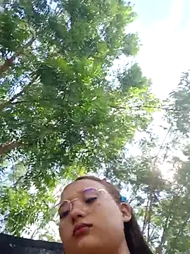 young_dairy01's cam snapshot