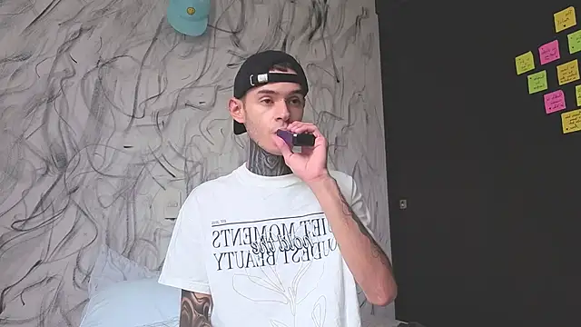 Saturno_v live sex cam