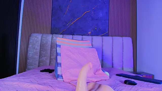 mia_scot's cam snapshot