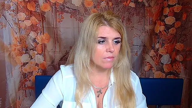 Julya_Barbi's cam snapshot