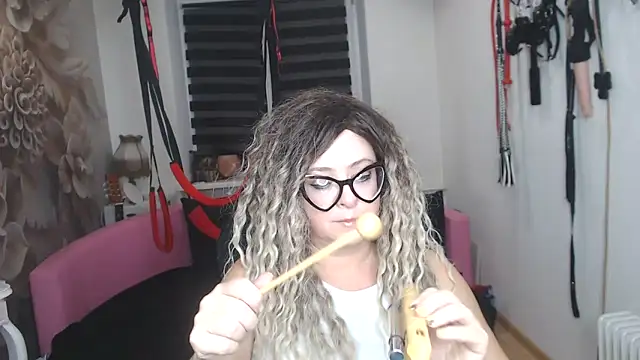 MISSwithDOLLS's cam snapshot