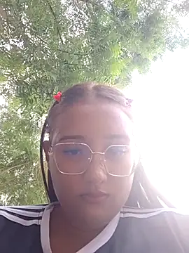 young_dairy01's cam snapshot