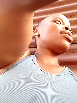 QUEENZAZA's cam snapshot