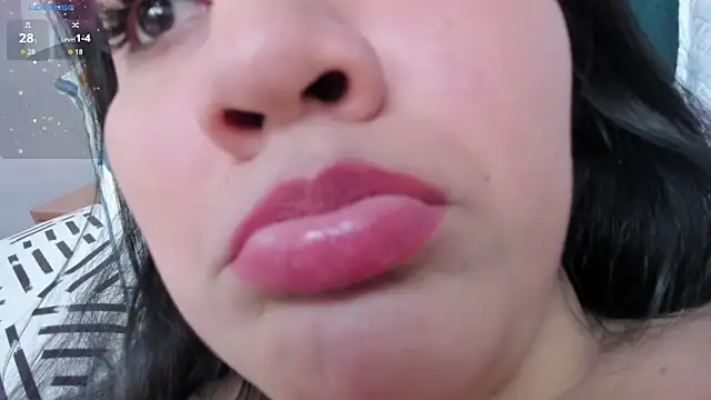 Kareena_chopra's cam snapshot