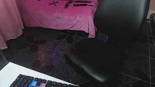 alaia_blue's cam snapshot