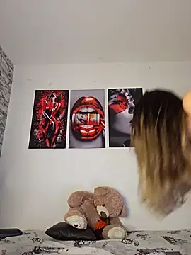 Antonella2_m's cam snapshot