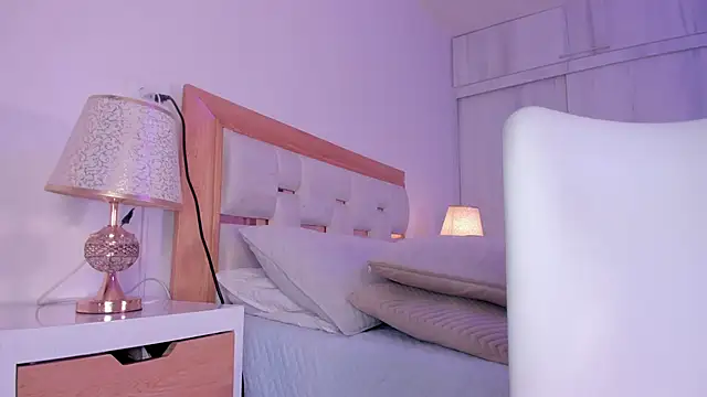 mia_hank's cam snapshot