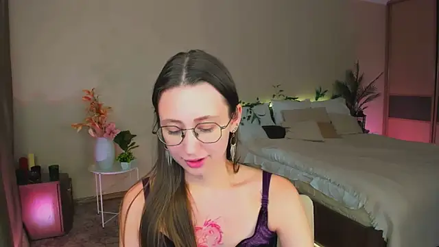 YourLovellyStory's cam snapshot